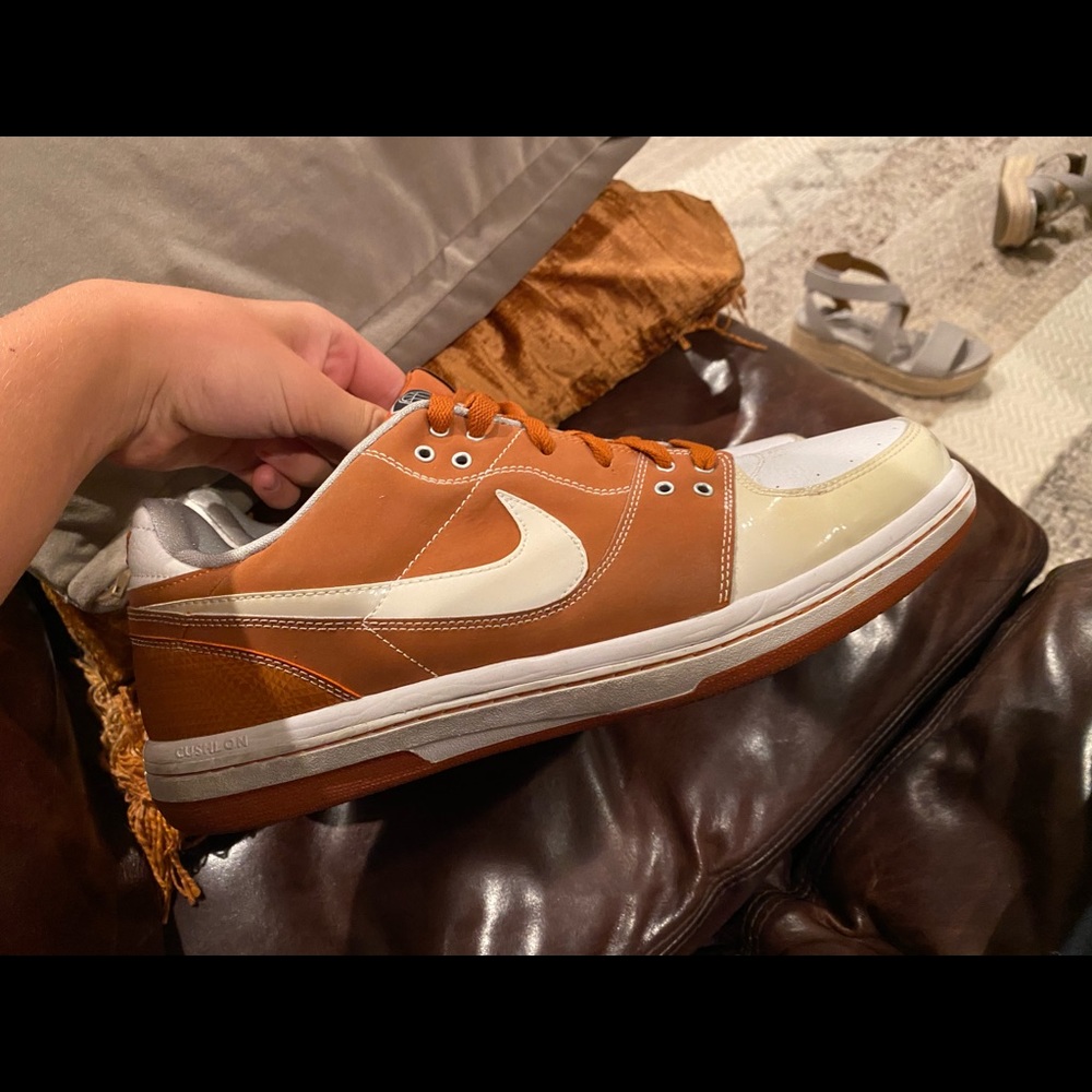 nike basketball shoes (university of texas colors)